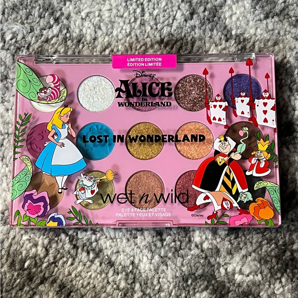 Alice in wonderland eye shadow palette